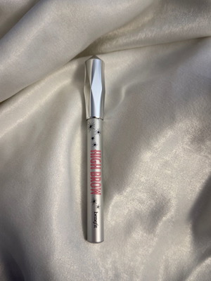 High Brow Benefit highlighter used in soft iridescent shade