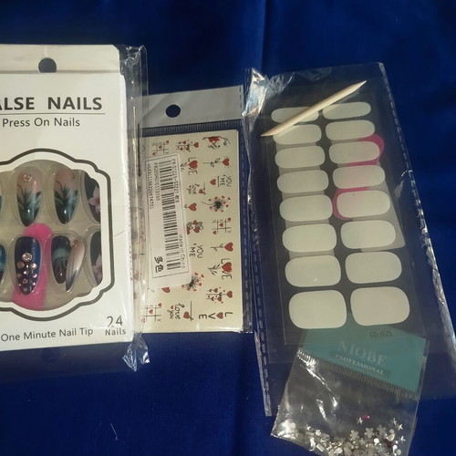 Press on Nails manicure care set with nail art accessories