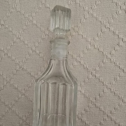 Small glass carafe with glass stopper like new
