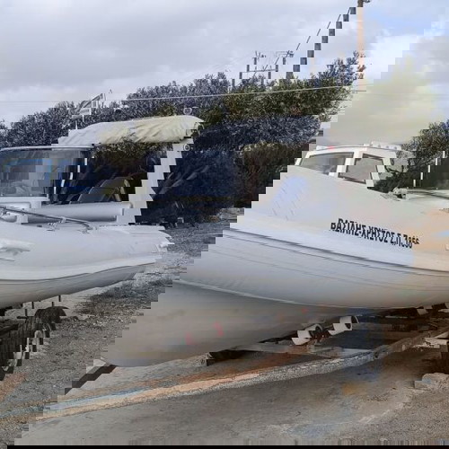 Σκάφος μεταχειρισμένο, δίχρονος κινητήρας, 90 HP, πλαστικό, άσπρο, 5 μ.