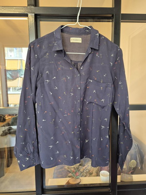 Pull & Bear women's navy shirt like new with key pattern