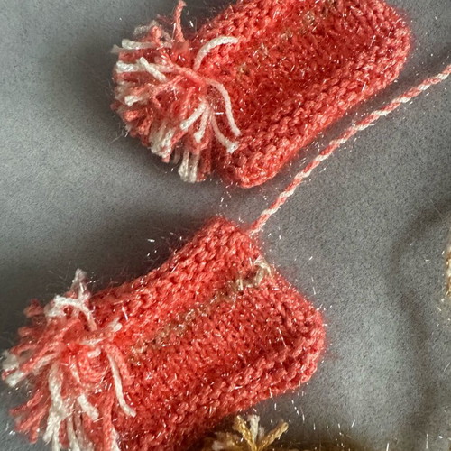 Slipper ornaments like new, 2 sets