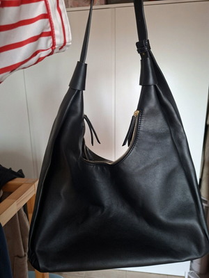 Τσάντα Hobo Reserved σαν καινούργιο, μεγάλη μαύρη ώμου