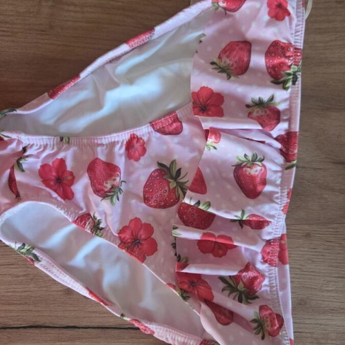 Bikini set with ruffles new with strawberries