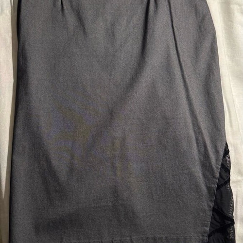 Lynne skirt size M, elastic with side design, like new, gray