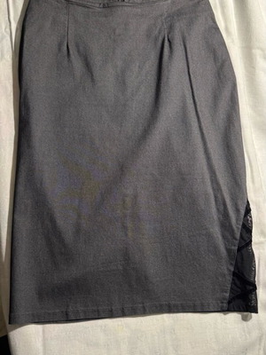 Lynne skirt size M, elastic with side design, like new, gray