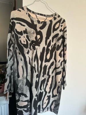 Zara Animal Print Dress like new with 3/4 Sleeve Size M and L