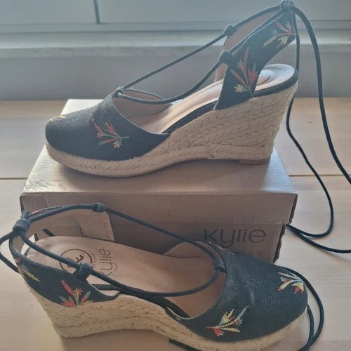 Kilye Crazy Espadrilles size 38 like new, narrow fit