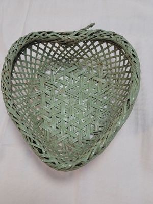 Wicker decorative basket heart-shaped like new, 13x13cm