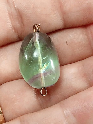 Fluorite pendant natural semi-precious stone 2.5x2 cm with rainbow new