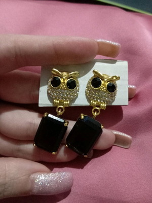 Avon owl earrings like new, black and gold