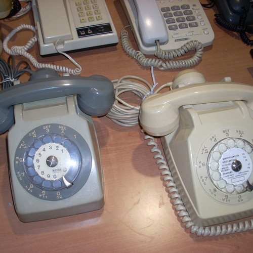 Γαλλικά τηλέφωνα μεταχειρισμένα, σετ 2, 70's με διπλό ακουστικό