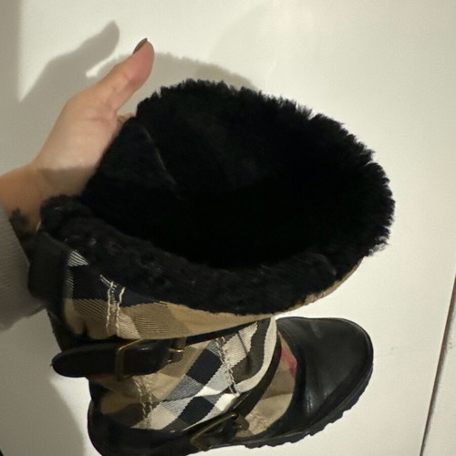 Burberry boots with fur lining like new, size 37, black-beige