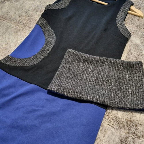 Passager dress used with extra collar, black and blue