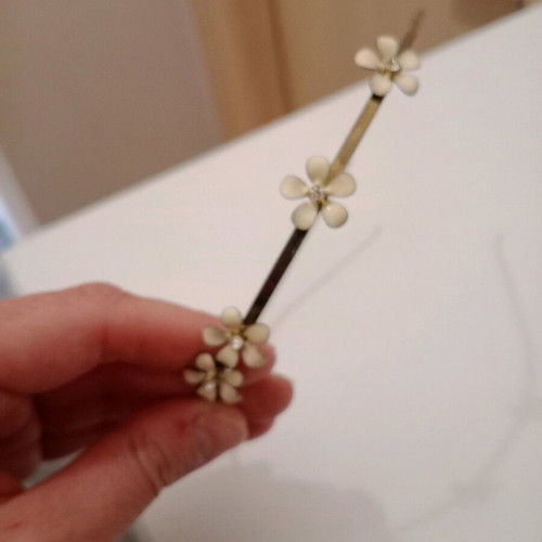 Hairband used with silver flowers