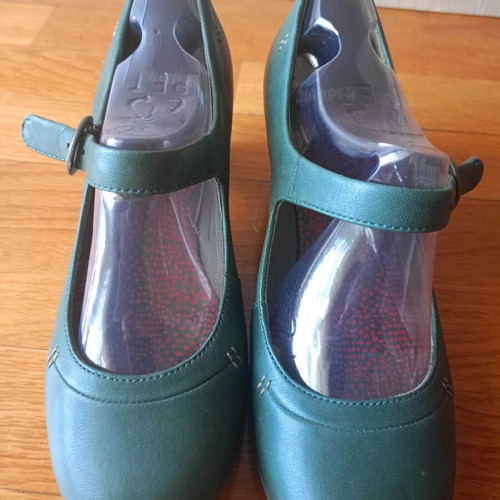 Camper Green Leather Pumps Size 36 Like New