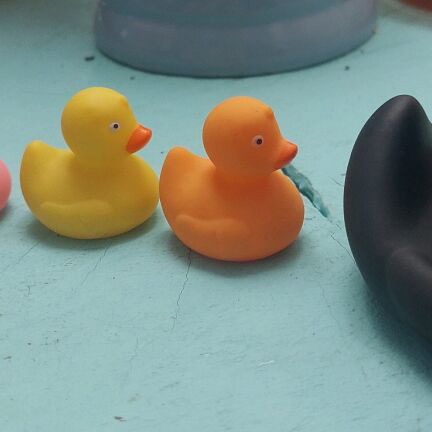 Bath duck and baby ducks like new