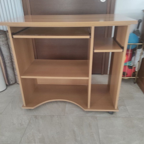 Computer Desk like new with wheels, sturdy, 90x55x83 cm