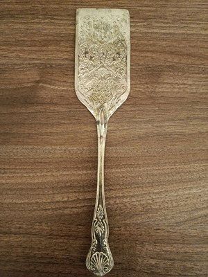 Serving spatula used, silver-plated with engraving, 30cm