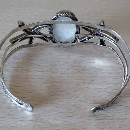Handmade Indian bracelet with large stone, like new, silver color