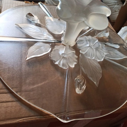 Glass cake stand like new
