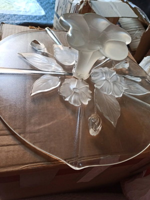 Glass cake stand like new