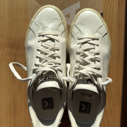 Veja men's sneakers size 42 used, white