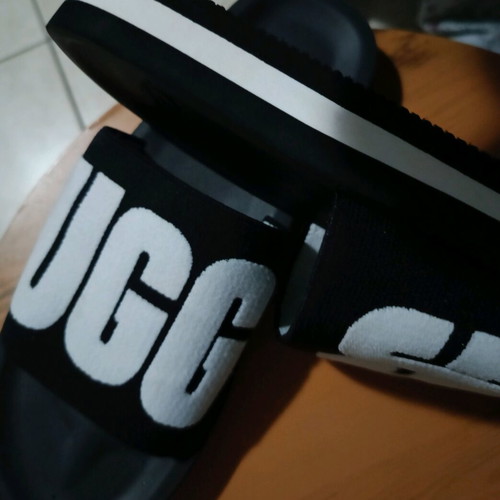 Ugg unisex slippers like new, size 42, black