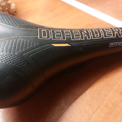 Defender Bassano bicycle saddle like new