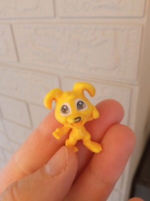 Kinder yellow dog figure toy like new