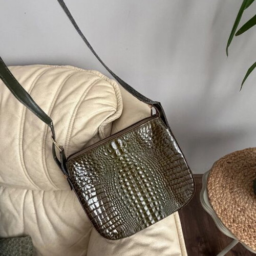 Leather crossbody bag croco print like new, dark green