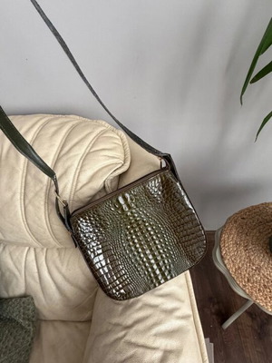 Leather crossbody bag croco print like new, dark green