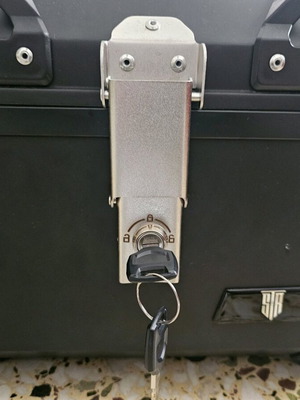 Βαλιτσάκι μηχανής νέο 35 λίτρων με επένδυση και μαξιλάρι πλάτης