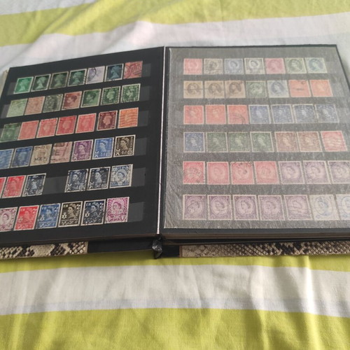 Stamps like new, 702 pieces with album