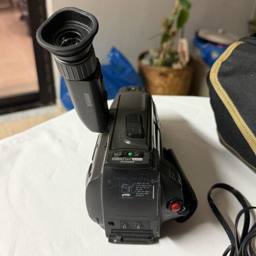 Vintage video camera Sony used with 2 batteries, door issue
