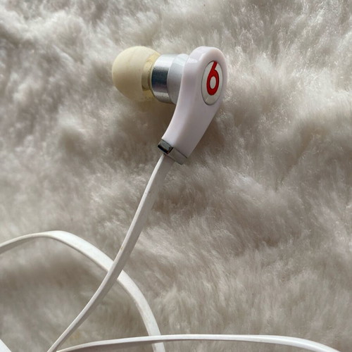 Beats urBeats wired white headphones like new