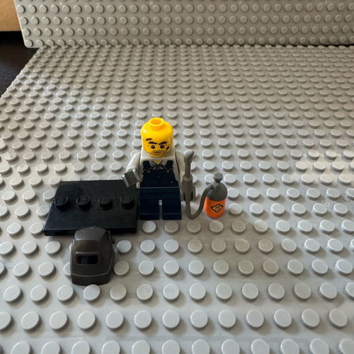 Lego Series 11 Welder col11-10 like new, complete set with stand and accessories