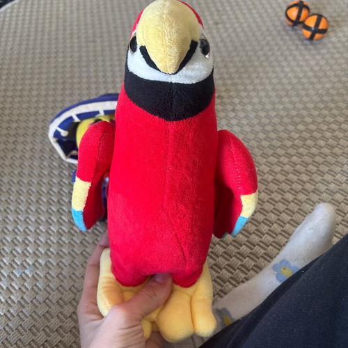 Plush parrot like new