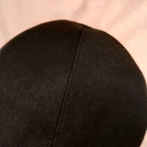 Unisex black flat cap in like new condition, size S