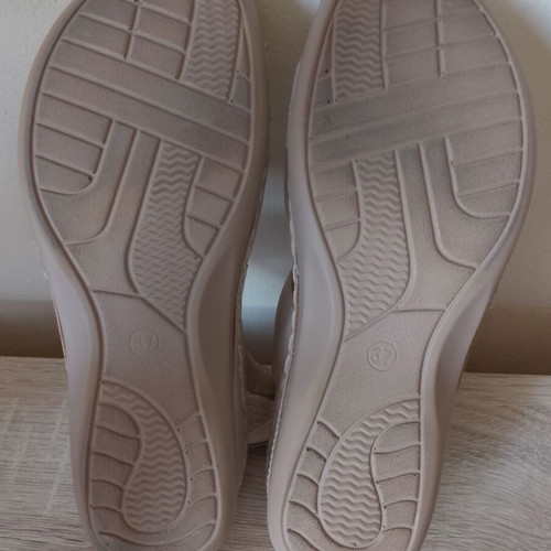 Zapatos beige sandals size 37 like new with anatomical insole