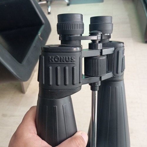 Binoculars 20x80 like new with tripod and case