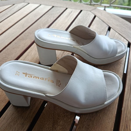 Tamaris white leather mules size 37 like new with Touch it comfort