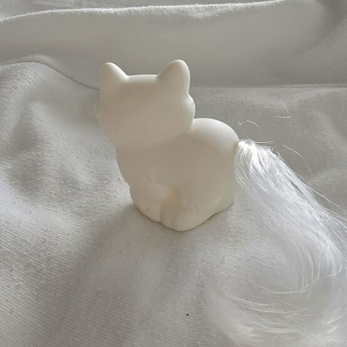 White Little Kitty Bella figure new