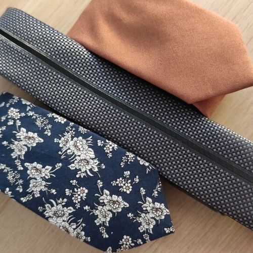 Men's ties in excellent condition