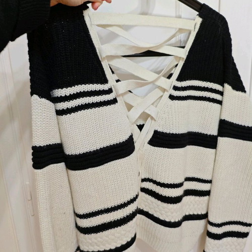 Knitted crop pullover used with unique back size M