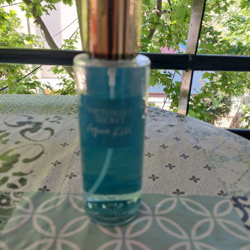 Victoria Secret Aqua Kiss body mist used 75 ml