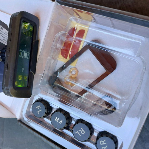Wireless tire pressure and temperature monitoring system new