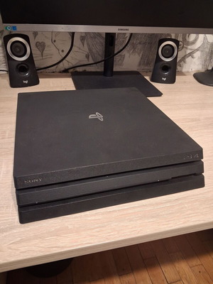 PS4 Pro 1TB μεταχειρισμένο με αυθεντικό τηλεχειριστήριο