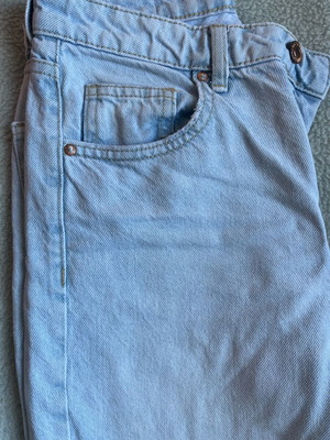 Bershka denim mom jeans σε πολύ καλή κατάσταση, νούμερο 36, ανοιχτό μπλε