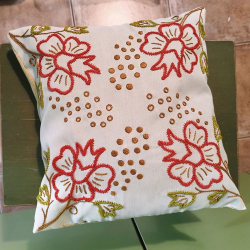 Vintage hand-embroidered pillow used from the 80s 28x28cm